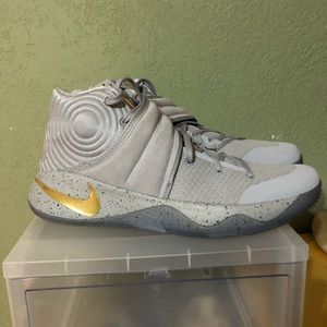 Kyrie 2 Battle Gray